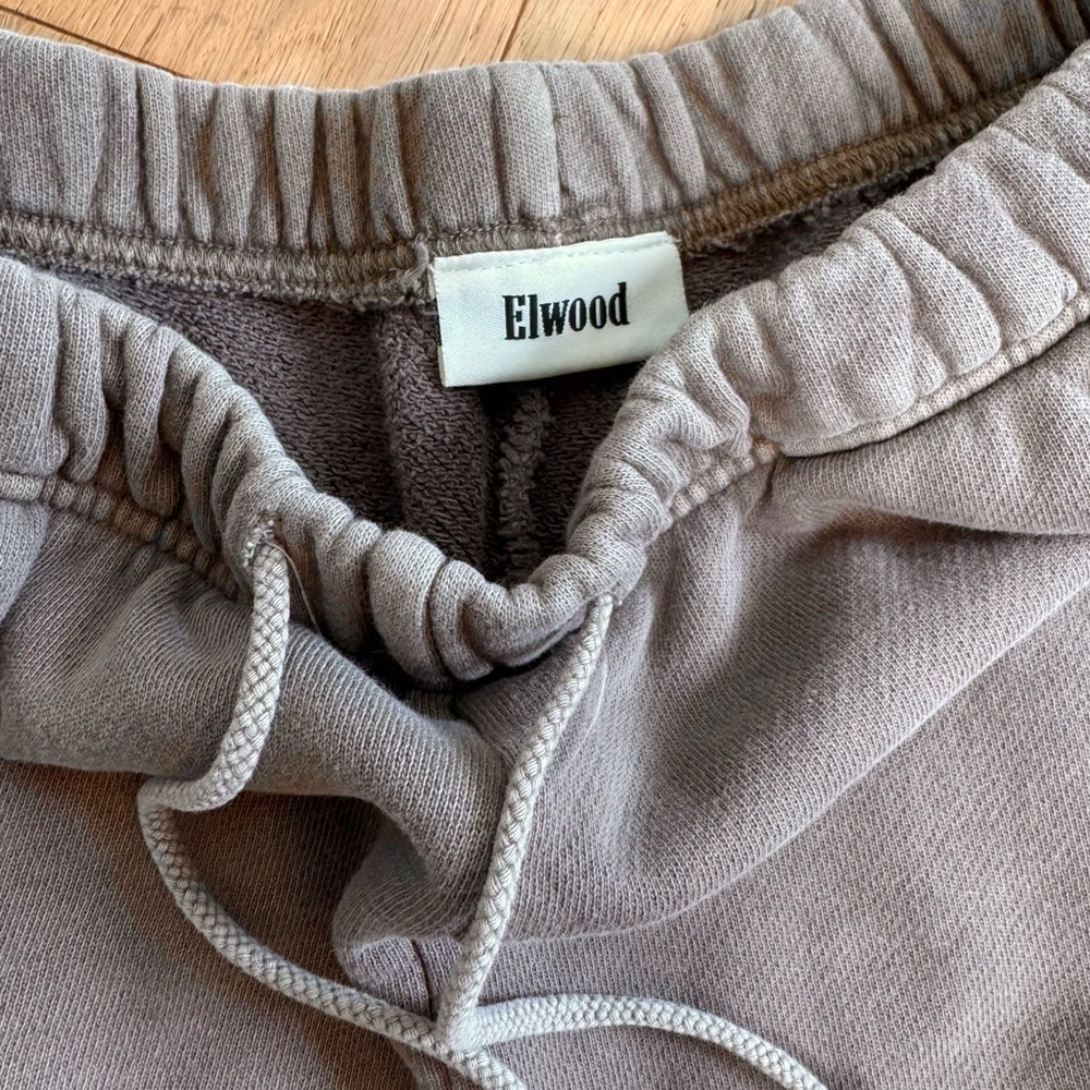 ELWOOD CORE SWEATSHORT - Vintage Brown